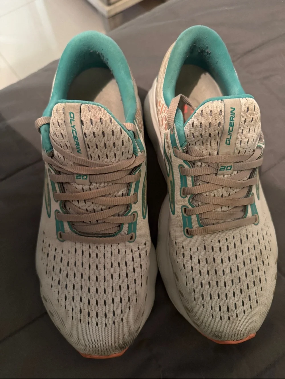 Saucony Women's Glycerin 20 Running Shoes in Beige and Teal